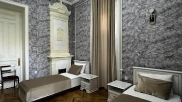 In-room safe, soundproofing, iron/ironing board, free WiFi