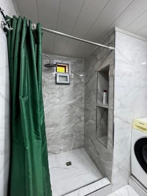 Free toiletries, slippers, soap, shampoo - Vintage Boutique Hostel (Baku)