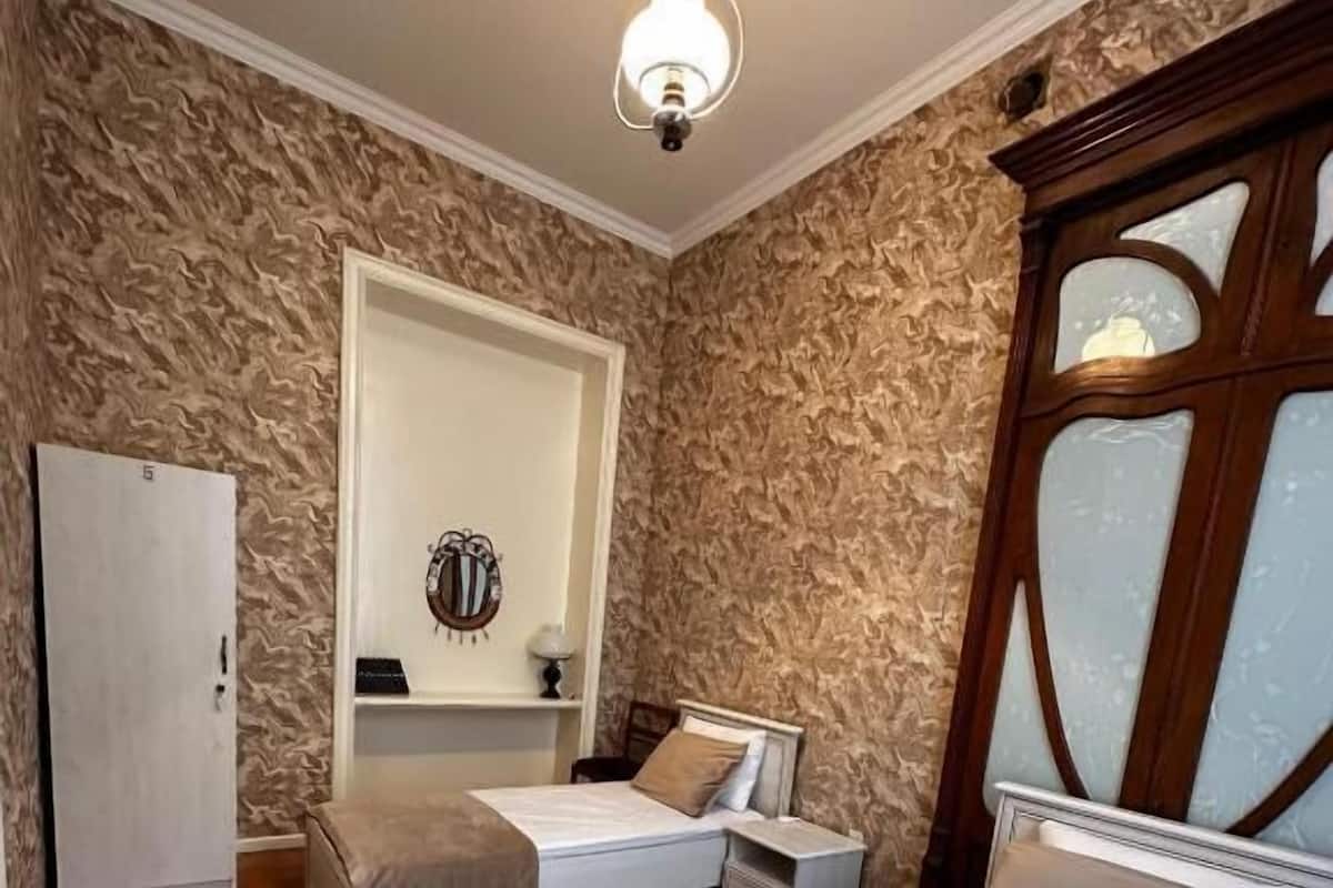 Twin Room | In-room safe, soundproofing, iron/ironing board, free WiFi