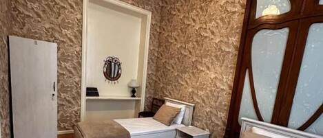 Twin Room | Peti besi dalam bilik, kalis bunyi, seterika/papan seterika