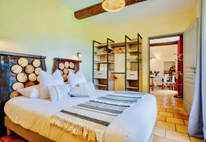 Strygejern/strygebræt, Wi-Fi, sengetøj