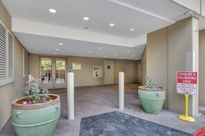 Property grounds - Modern 21st-Floor Condo | King + Murphy Bed | View (Atlanta)