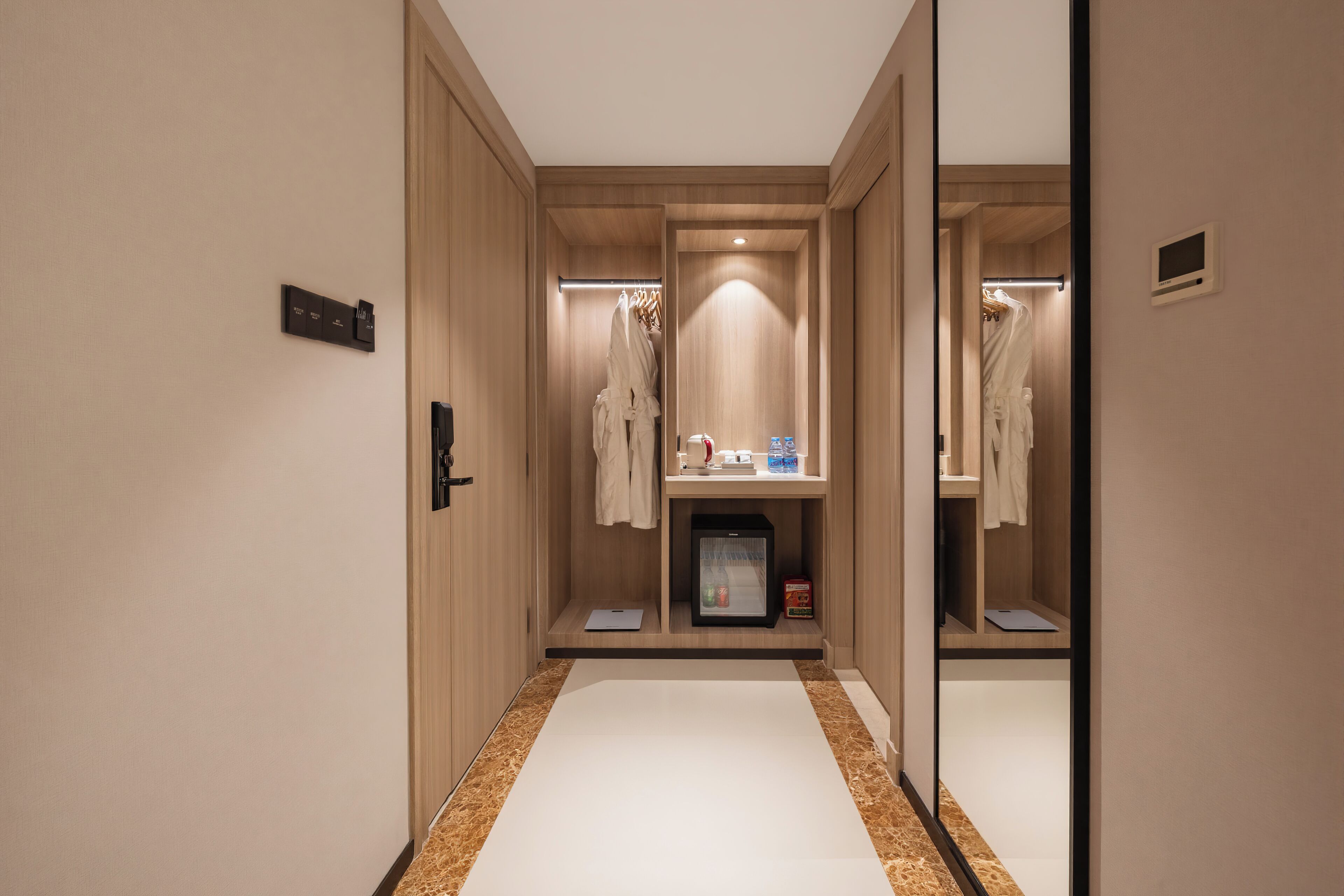 시니어 쿼드룸, 시내 전망 | 옷장