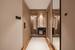 Senior Quadruple Room, City View | Wardrobe - English Joy Resort Hotel (Shanghai)