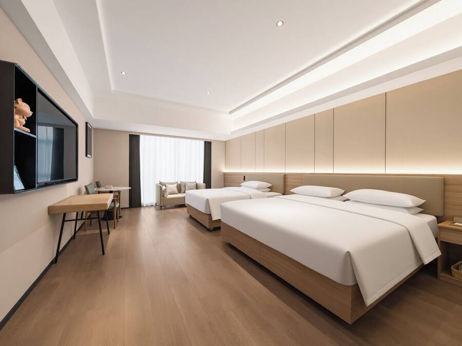 Chambre Familiale avec lits jumeaux, vue ville | Literie de qualité supérieure, minibar, bureau, rideaux occultants