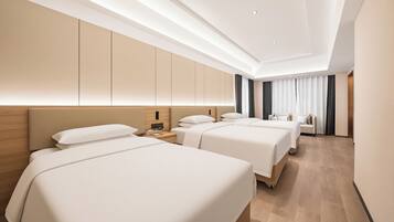 Tremannsrom – premier, byutsikt | Skrivebord, blendingsgardiner, lydisolert og strykejern/-brett