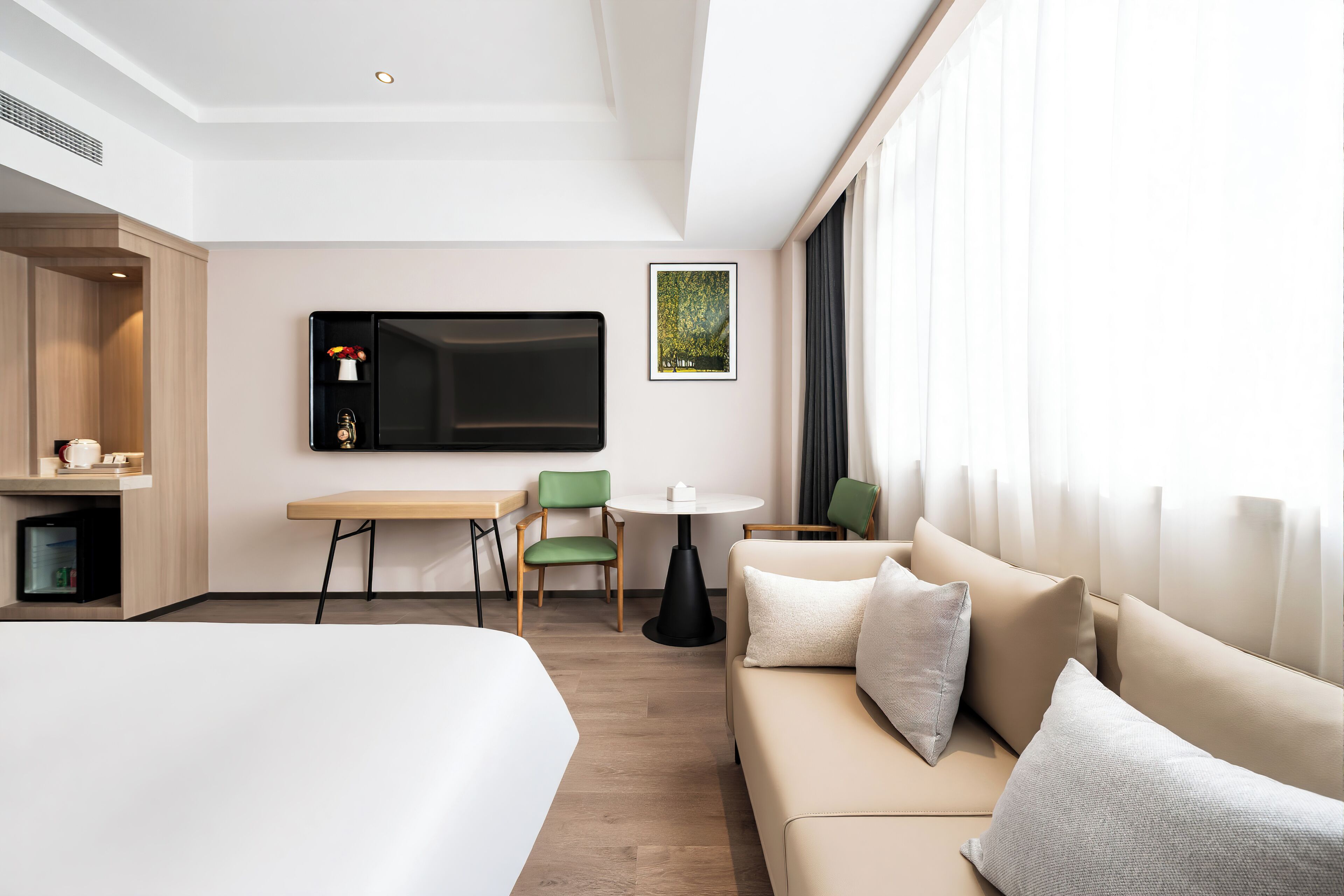 Habitación doble superior, vista a la ciudad | Escritorio, cortinas blackout y insonorización 