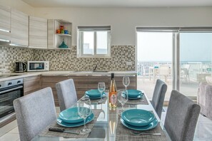 Fridge, microwave, oven, stovetop - Wonderful Sunny Penthouse (San Pawl il-Baħar)