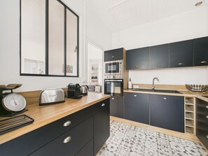 Réfrigérateur, micro-ondes, four, lave-vaisselle