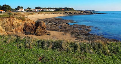 House 50m from the sea, 8 adults 3 children