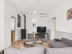 Télévision, cheminée