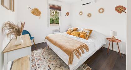 Lovely holiday home for 6 with enclosed garden