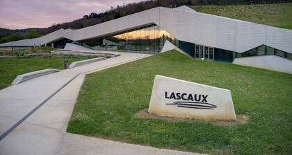 Lovely holiday home for 6 with enclosed garden