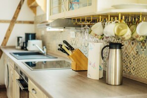 Fridge, microwave, oven, stovetop - Crafthouse-bedroom apartment in charming National Parkharz Ski area (Sankt Andreasberg)