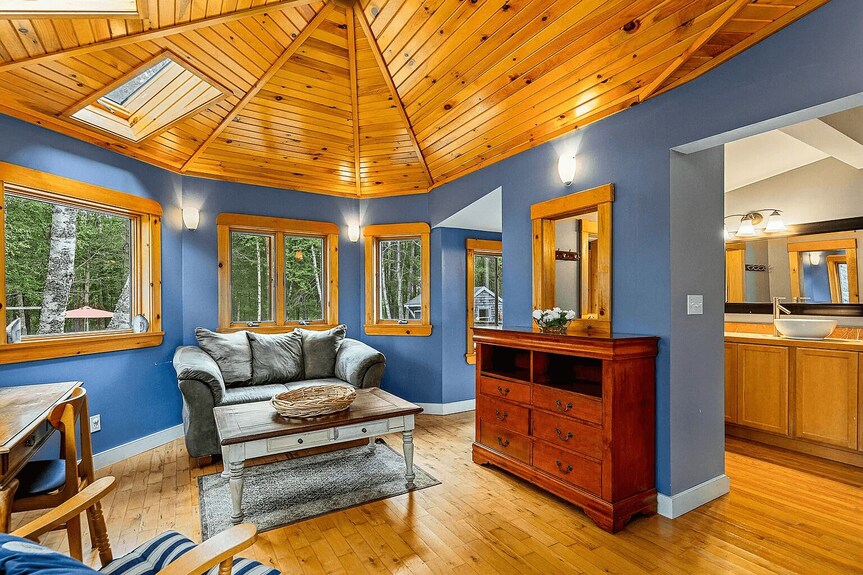 Pine Lodge 11br: Sleeps 34 - Group Getaway & Events - Belfast, ME