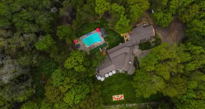 Pine Lodge 11BR: Sleeps 34 - Group Getaway & Events