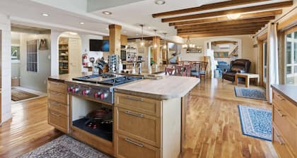 Pine Lodge 11BR: Sleeps 34 - Group Getaway & Events