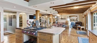 Pine Lodge 11BR: Sleeps 34 - Group Getaway & Events