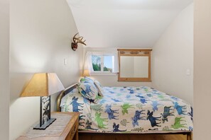 12 chambres, bureau, fer et planche à repasser, lit de bébé portatif