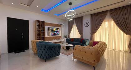 Spacious and Luxurious 3-bedroom apartment