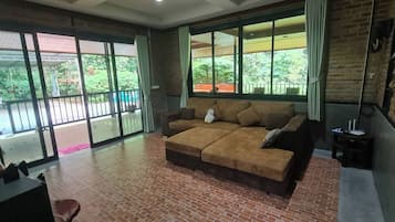 House, 1 Bedroom, Accessible, Smoking | Living room