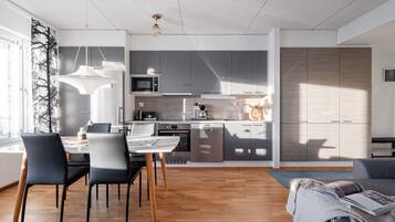 Fridge, microwave, oven, stovetop