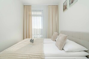 Iron/ironing board, travel cot, WiFi, bed sheets - Ku Morzu 1D Sianożęty | Blue and Beige Apartment with Seasonal Pool, Parking and Balcony (Kołobrzeg)