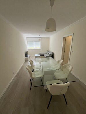 Interior - Calm Escape near Lisbon Center (Santo António dos Cavaleiros)