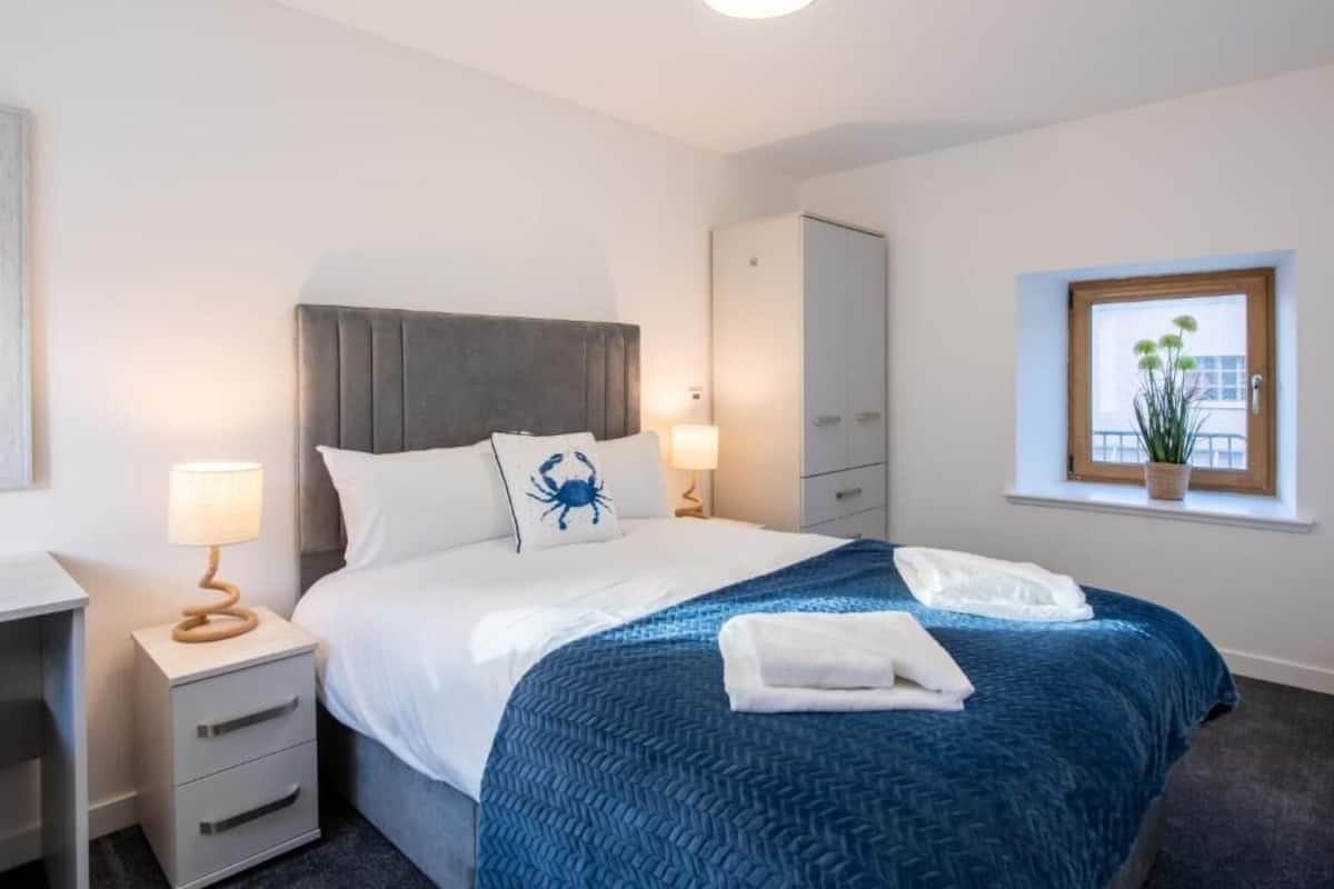 Iron/ironing board, free WiFi