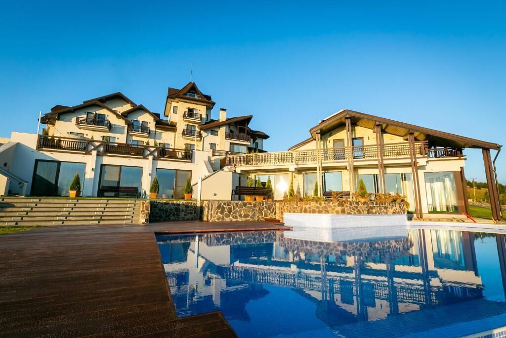 Indoor pool, seasonal outdoor pool, sun loungers