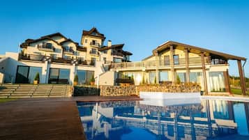 Indoor pool, seasonal outdoor pool, sun loungers