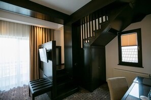 Suite, Balcony, Mountain View | Interior - Castelnor Resort (Gura Raului)