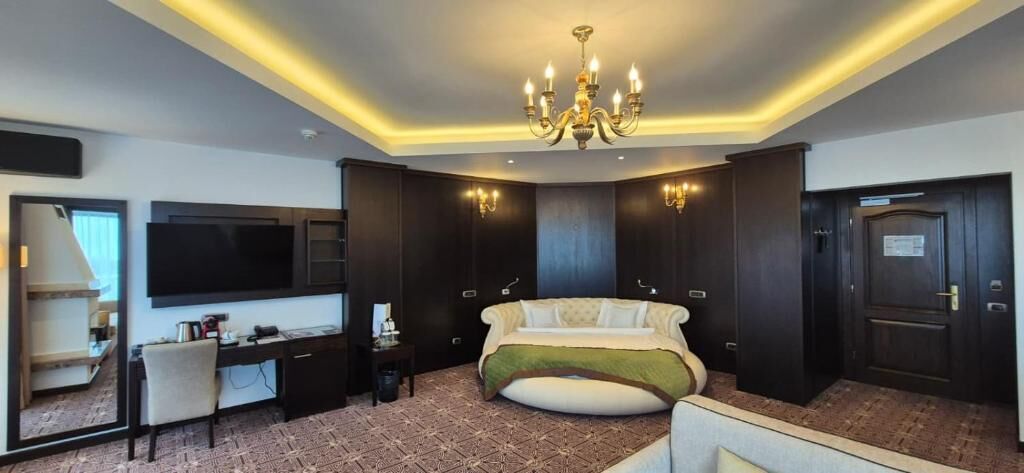 Deluxe Double Room, Mountain View, Mountainside | In-room safe, soundproofing, iron/ironing board, free WiFi