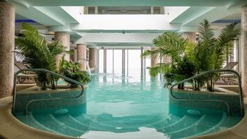 Hoitoalue ulkona, sauna, höyrysauna, turkkilainen sauna, vartalohoitoja