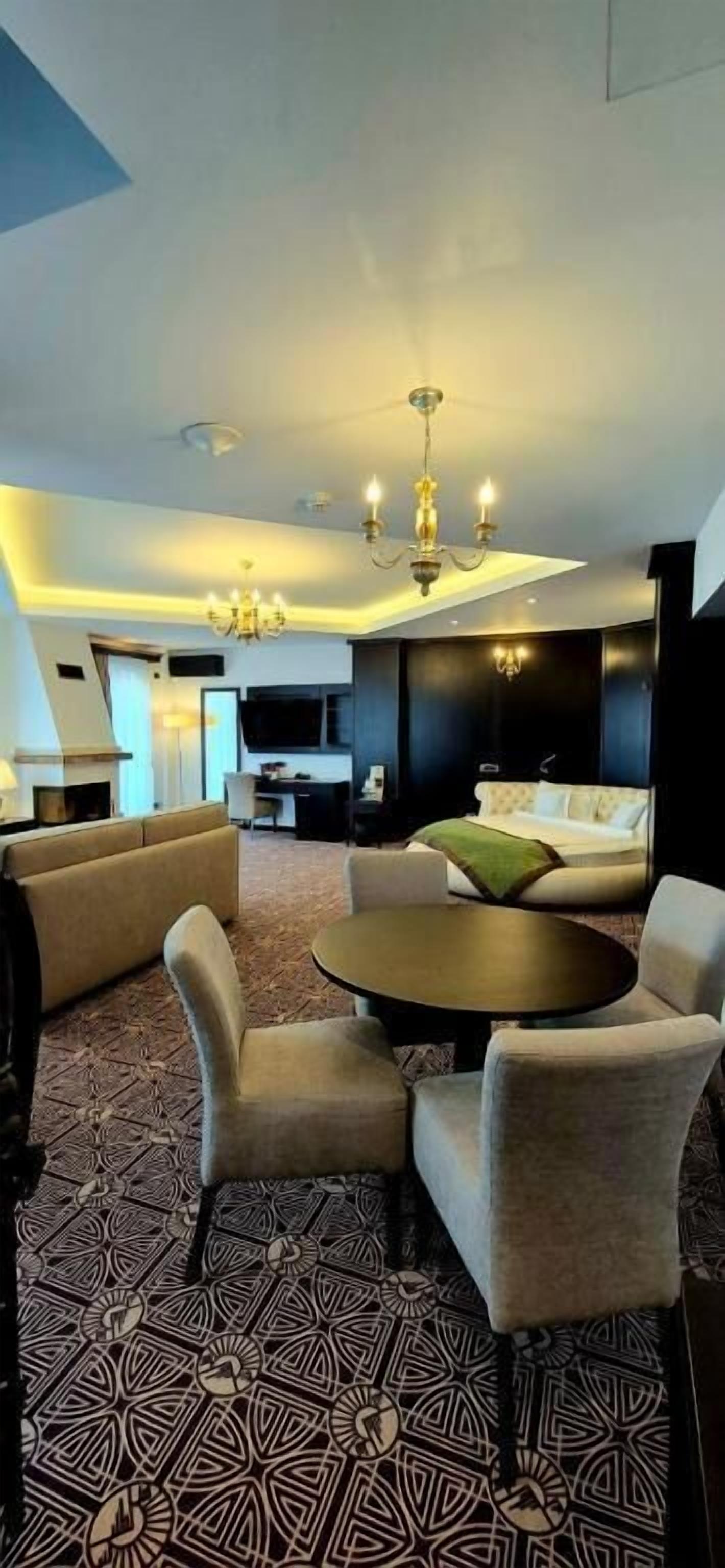 Kamar Double Deluks, pemandangan gunung, tepi gunung | Interior