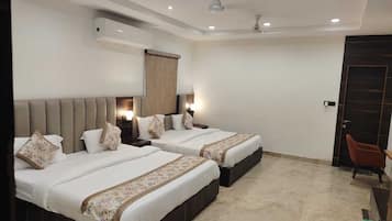 Family Suite | In-room safe, laptop workspace, blackout curtains, soundproofing