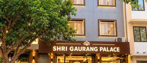 A multi-story hotel with a sign reading 'SHRI GAURANG PALACE.'