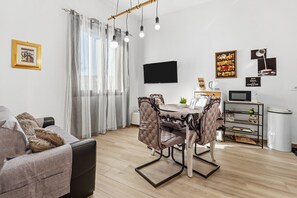 TV - Casa Vacanze 'Da Rosy' – Modern Comfort Near Poetto Beach and Nature (Quartu Sant'Elena)