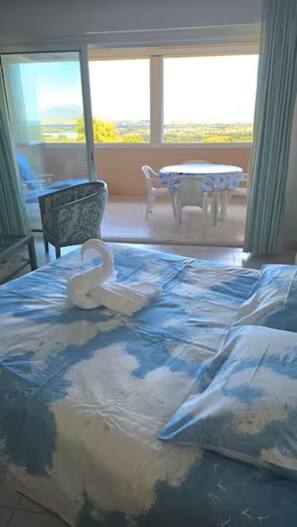 Iron/ironing board, Internet, bed sheets - Appt du Golf- 4 people - Wifi - Air conditioning - Swimming pool - Tennis court (Roquebrune-sur-Argens)