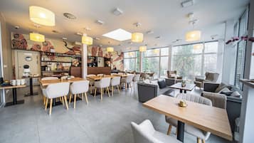 Free daily cooked-to-order breakfast