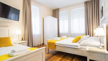 Deluxe Suite | Blackout drapes, free WiFi, bed sheets