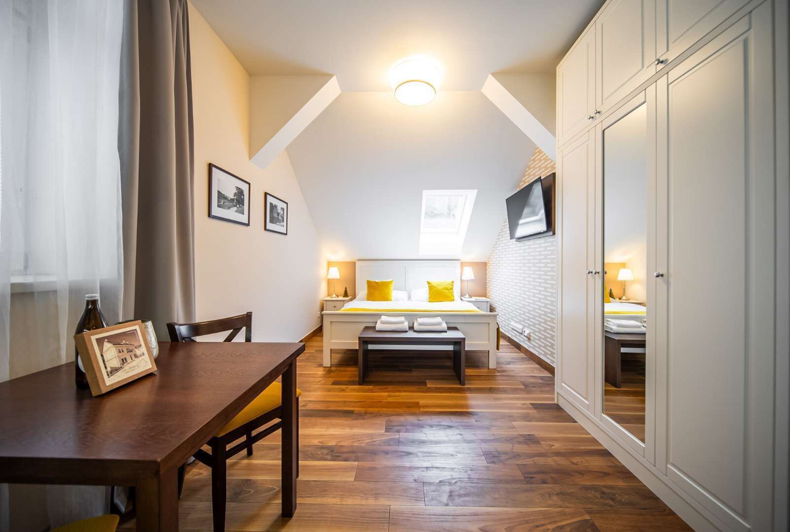 Deluxe suite | Verduisterende gordijnen, gratis wifi, beddengoed