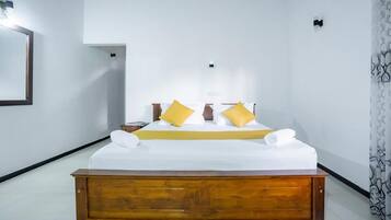 Vila luxo, 4 quartos | Escrivaninha, ferros/tábuas de passar roupa, Wi-Fi de cortesia