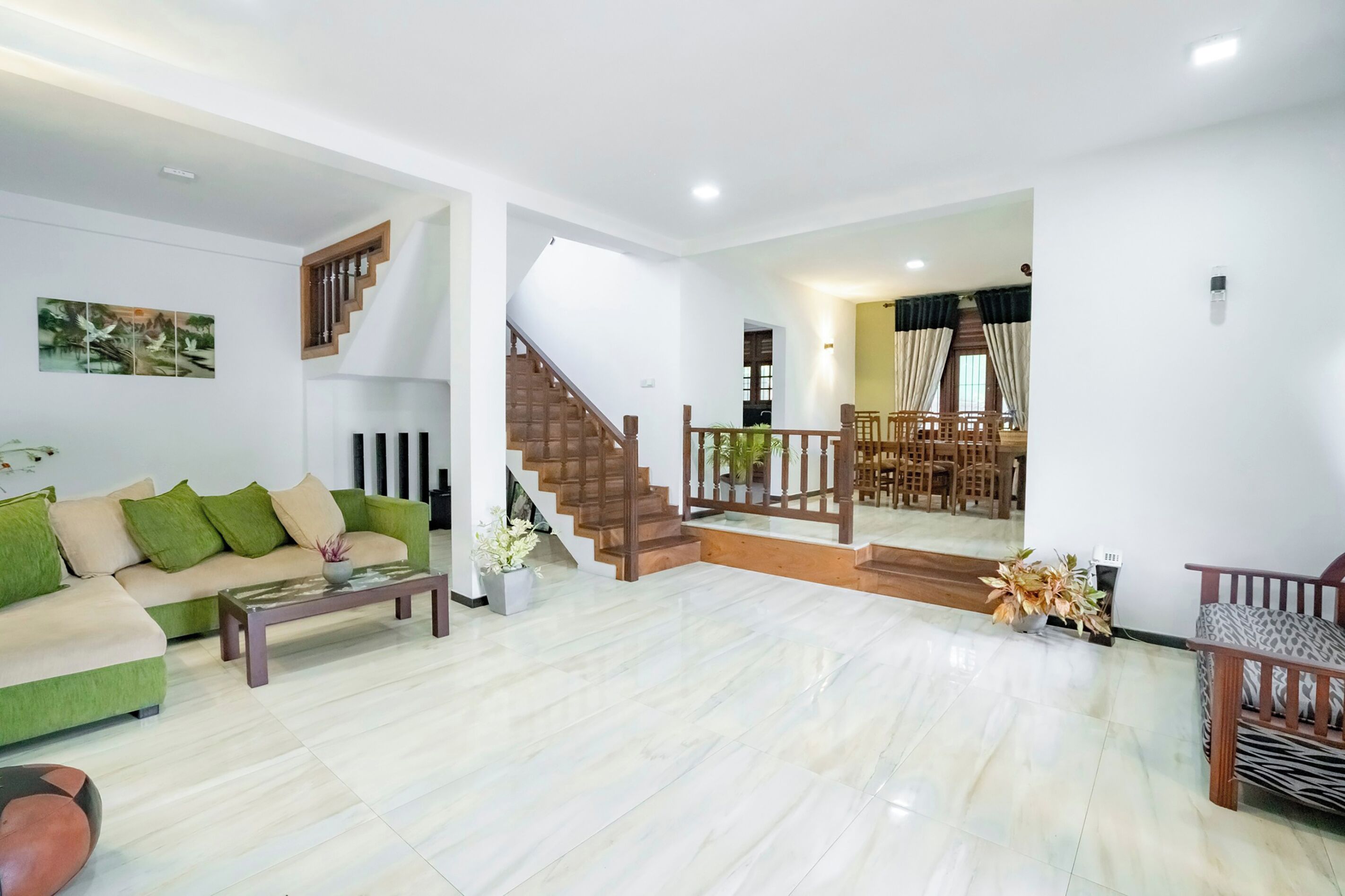 Deluxe Villa, 4 Bedrooms | Ruang tamu | 60 inci televisyen skrin rata dengan satelit 