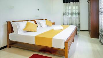 Desk, iron/ironing board, free WiFi