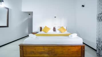 Comfort Apartment, Garden View | Desk, iron/ironing board, free WiFi