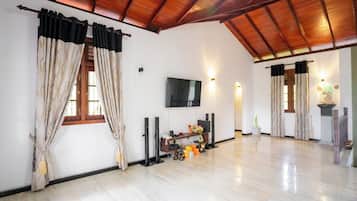 Comfort Apartment, Garden View | Interior