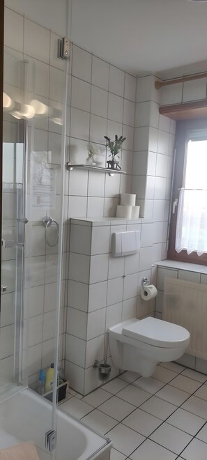 Bathroom - Apartment 'Sonnenuntergang' with Balcony and Wi-Fi (Nordstrand)