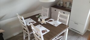 Dining - Apartment 'Sonnenuntergang' with Balcony and Wi-Fi (Nordstrand)