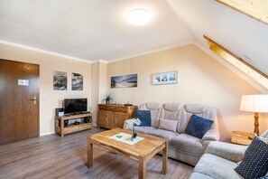 TV - Apartment 'Sonnenuntergang' with Balcony and Wi-Fi (Nordstrand)